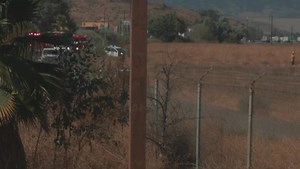A private plane made an emergency landing at the Pitchess Detention Center in Castaic this afternoon after experiencing possible engine trouble. The plane landed safely shortly after 3 p.m. in an empty field on the detention center’s property, east of Interstate 5 between Tapia Canyon Road and the end of Hasley Canyon Road. The pilot and passenger were both uninjured and the plane was not damaged. Some reports said the plane crashed, but that’s wildly incorrect. The pilot guided the plane and la
