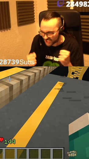 Minecraft Building Guide: Crafting a Wooden Pathway