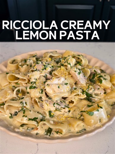 Pasta Ricciola al Limone🐟🍋 (Save for later🫶) This perfect summer pasta dish is a must try especially if you're a fish lover 😍 Used the versatile Amberjack Fish (Acciola) for a perfect palate 👌 Let me know what you think in the comments 👇 In collaboration with @explorefishvariety Ingredients: 400 g linguine or spaghetti 700 g Amberjack fillets 3tbs extra virgin olive oil 3 garlic cloves, finely sliced 100 ml dry white wine 400 ml fresh cream 2 lemons zest & juice 50 g cold unsalted butter 5