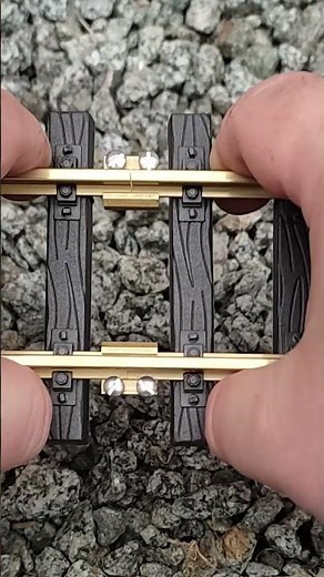 No more cheap rail connectors that only cause trouble #gardenrailway #modelrailway