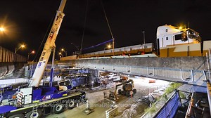 5.9K views · 107 reactions | Another Gateway Upgrade North project milestone as we lift the first bridge deck unit into place at Bicentennial Road interchange, Boondall. The 22m unit weighs more than 20 tonnes - as much as a baby blue whale. Once completed, Bicentennial Road interchange will have more than 1km of bridge deck units installed, weighing a total of about 1000 tonnes. #Boondall #BrisbaneNorth #GatewayUpgradeNorth | Transport and Main Roads Queensland | Facebook