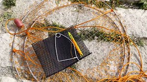 Foldable Hand Cast Fishing Nets for Crabbing & Crayfish, Portable Crab Cage with Crab Measure Tool, Bait Bag & Clip, Net Repair Shuttle