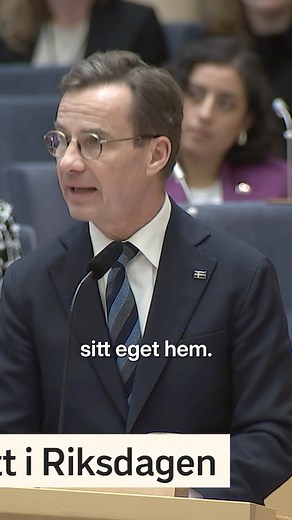 Drömmen om det egenägda hemmet är stor hos många. Moderaterna skapar förutsättningar för det genom sänkt skatt på arbete, mer förmånligt sparande, samt förslag på att ta bort det skärpa amorteringskravet nästa år. Vänstersidan står för motsatsen. Med deras politik blir det svårare att spara ihop till en kontantinsats, omtyckta småhusområden kommer förtätas och populära grönområden byggas bort. Det spelar roll vilka som styr. | Moderaterna i Stockholms stad och län
