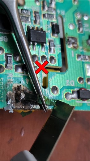 🔥 Broken Track Repair #pcb #shorts #trending #repair #soldering #minecraft