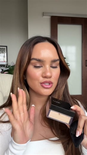 How to Achieve a Flawless Makeup Look with Huda Beauty Easy Bake Shade Banana Bread