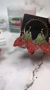 721K views · 1.9K reactions | Making mermaid tail earrings using our Palette Z glitters!隆‍♀️ #littleleeandrose #littleleeandroseglitter #littleleeandroseepoxy #glitter #glittercrafts #epoxy #epoxycrafts #uvresin #uvresincraft #mermaid #earrings #pink #teal #gold #crafts #crafting | LittleLee and Rose | Facebook