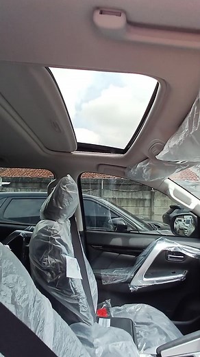 Interior Pajero Sport Dakar 4x2 - Explore the Stylish Features Inside!