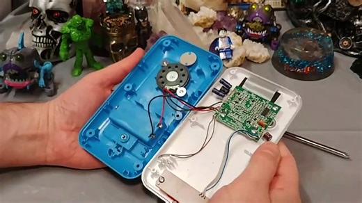 Vtech Call&Chat Learning Phone Teardown. Let's See What's Inside!