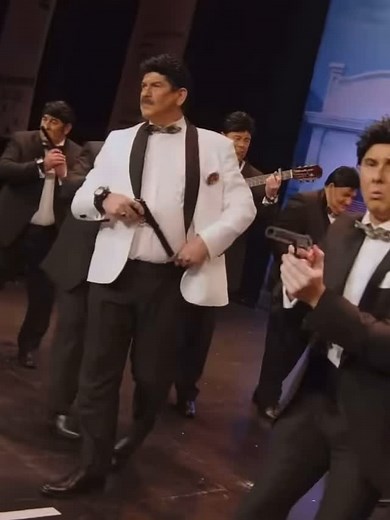 Hay amores… 🤣 Chirigota Los James Bond que da gloria verlos 🎭 🎥 Vídeo de la actuación en el canal de Youtube de @carnavalsur (Canal Sur TV) | Más info en canalsur.es y @canalsurradiotv | Guitarras Del Carnaval De Cadiz