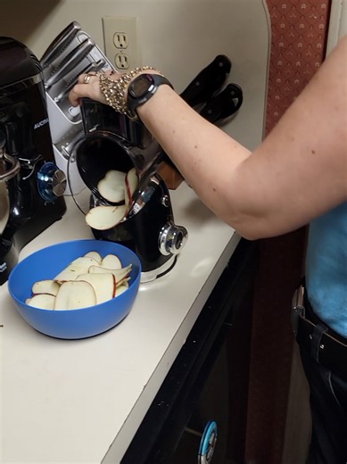 I love this thing and so do the kids. It makes great snakes. So fast too.