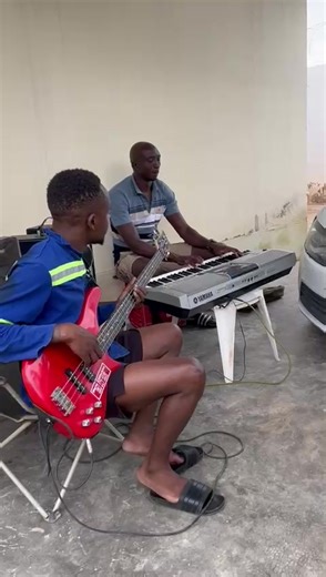 Base Guitar Sounds in Nam Gospel Music