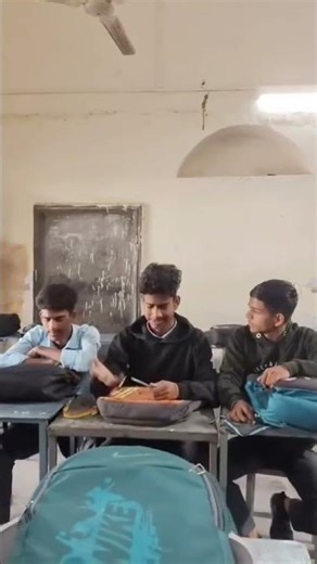 jish ke pass book nahi he #viral #class #room #school #comedy #viralstory