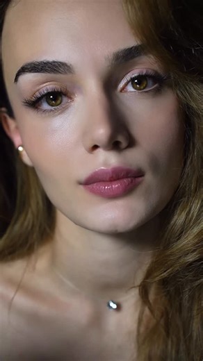 АННА ЕГОЯН • ПОЭЗИЯ on Instagram: "Это произведение я впервые прочла и опубликовала лет 7 назад… На очереди еще несколько старых добрых строк, которые я планирую перечитать 🫶🏼 Автор: Эвита Гайнет @evita_poems Концерты: 14 декабря - Москва (совместный концерт с Алексеем Зиминым и Кристиной Новиковой) 18 декабря - Минск (фестиваль «Живая поэзия») 25 декабря - Грозный (билеты по номеру телефона: ‪+7 928 737‑83‑27‬) 6 февраля - Сургут 7 февраля - Тюмень 9 февраля - Челябинск 10 февраля - Уфа 15 фе