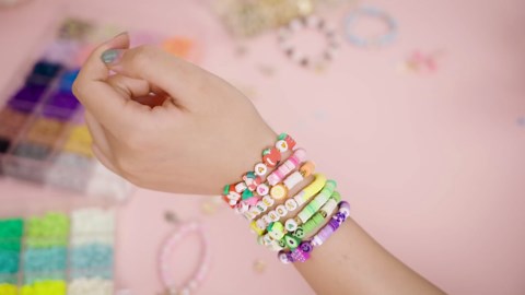 Umikk 10400 Pcs Clay Beads Bracelet Making Kit with 3-Tier Stackable Drawer Box, 48 Colors Flat Preppy Polymer Beads with Charms for Friendship Jewelry, Christmas Crafts Gift for Girls Ages 6-12