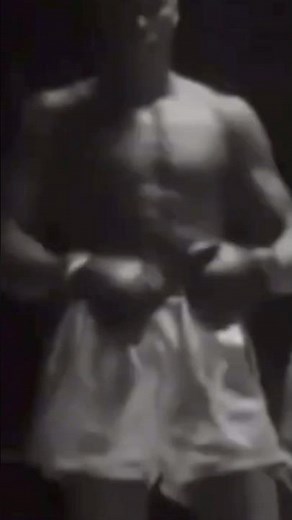 Cassius Clay (Muhammad Ali) | 1st Pro Boxing win in career debut vs. Tunney Hunsaker | Oct. 29, 1960