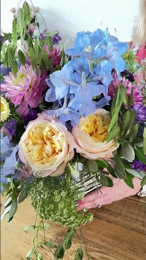Creating a Summer Hand-Tied Bouquet 🌸