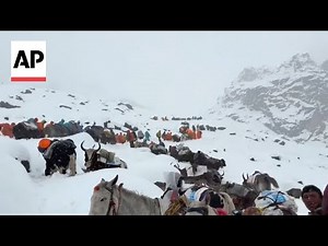 Villagers climb Mount Everest to help hundreds of hikers trapped by snowstorm