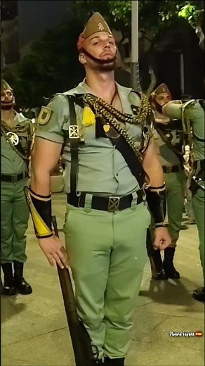 : 🇪🇸 Menuda manera de relevarse tienen estos legionarios... ¡VIVA LA MADRE QUE LOS PARIÓ! 🫡