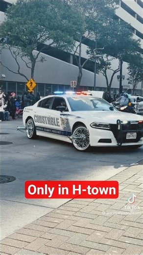 Houston Police with Swangas Rims #rims #swangas #cars #elbows