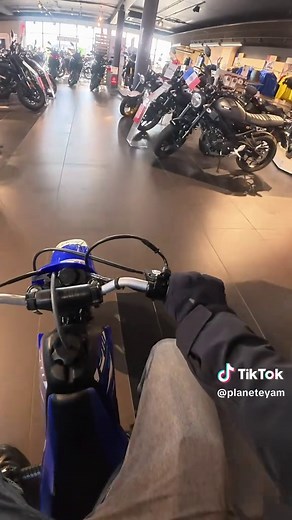 POV : Tu profites de tes 5 minutes de pause avec les Piwi 50 (modèle 2026) ! ⚡️ L’indémodable, disponible dès 3 ans pour les futurs pilotes ! 🏆 📍 Planète Yam – 16 rue Jean Le Ho, 35000 Rennes. #Yamaha #piwi #moto #bike #pov