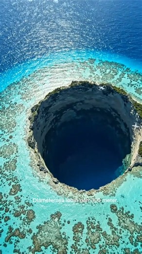 Ada Lubang di Laut yang Terlihat Seperti Portal Raksasa!