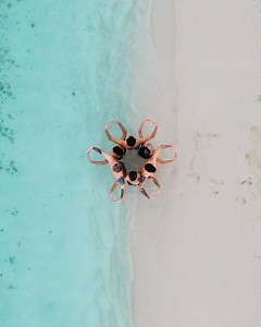 Only Beautiful Things can happen in a place like the Maldives 🏝️ @siyamworld🎥: @bubblegumwhr & Giulio Gulp Cardone #urbantheory #perspectivemetters #siyamworld #sunsiyamresorts #maldives #traveldancers #tutting | Urban Theory