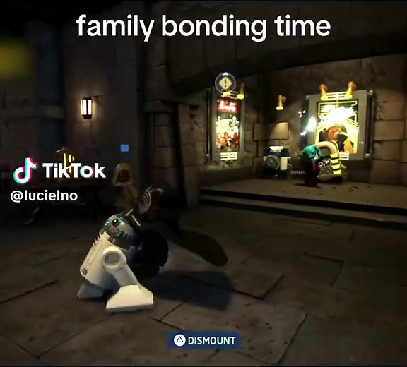 his lego version is so cute #fyp #legostarwarstheskywalkersaga #kyloren #bensolo #lego #legostarwars #theforceawakens #game #starwars #legogame #legogames #r2d2 #artoo #ahsoka