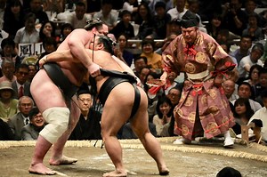 A Concussion, a Death and Calls to Reform Sumo Wrestling