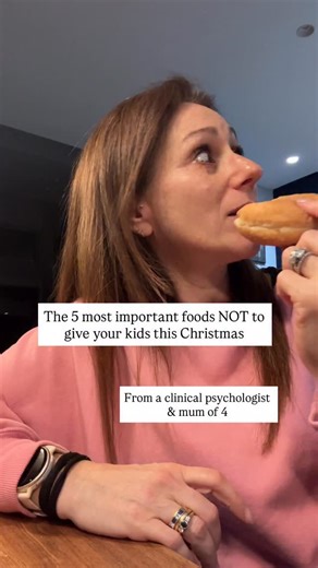 🌟 As a specialist eating disorder psychologist and Mum of four, I know how fraught Christmas can be. 🌟 There’s oodles of conflicting advice about what’s good or bad for them, how to stop them eating loads of sugar and how to keep their eating in general under control. 🌟 So here are the 5 foods that I avoid with my kids and recommend to all my clients and families that they do too. 1️⃣ Foods they’re allergic to 2️⃣ Foods they genuinely dislike 3️⃣ Foods they can’t eat for religious reasons 4️⃣