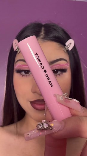 Shade: On Again 👇🏼👇🏼 Hard Candy sent me their new Plumping Lip Melts & omg the resemblance to the Mac Squirt Lip Gloss is CRAZY😭 It basically has the same exact packaging but even if you twist it quite a bit, and apply it with pressure it dosent break or instantly melt into pieces. It feels a lot firmer and has a soft formula that is VERY similar to the mac one. The shades are a lot more pigmented which honestly I personally like the slight pigment better but it is buildable. And again, its