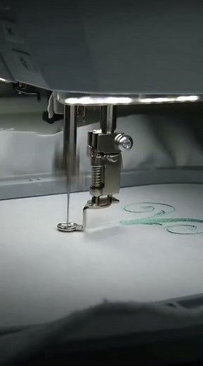 Вышивальная машина - Bernina 700