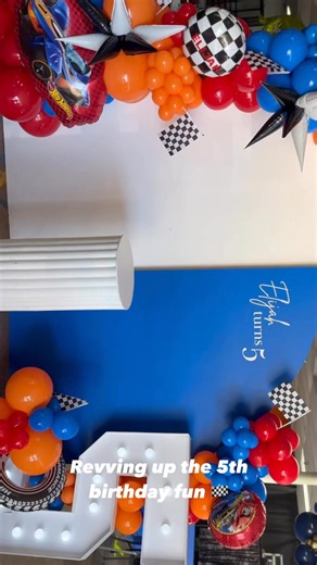 🔥This Hot Wheels–inspired balloon backdrop was the perfect pit stop for celebrating a very special birthday boy. Ready, set, PARTY ELIJAH!#HotWheelsParty #RaceCarBirthday #Turning5 #BirthdayBackdrop #BalloonBackdrop #KidsPartyDecor #BirthdayInspo #PartyStyling #EventDecor #MarqueeNumbers #KidsBirthdayParty #PartyGoals #BirthdayVibes 🎈🏎️ | Poppy & Posy Studio