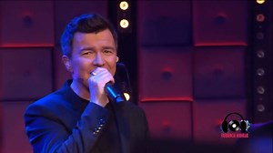 Rick Astley's live performance for "Cry For Help". | Frequência Modular