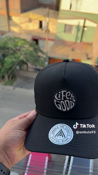 Gorra LIFE IS GOOD: Stylish Caps for Every Occasion