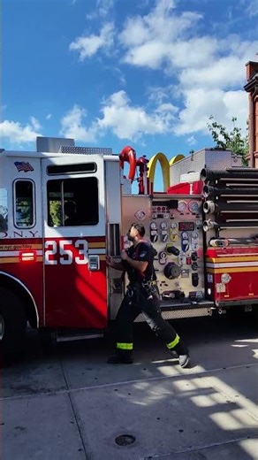 FDNY BENSONHURST'S BRAVEST Awesome Engine 253 Brooklyn NYC #fdny #shorts #firefighter #firetruck