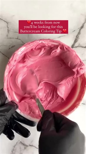 ❤️Here’s a Coloring Tip for Perfect Glossy Bright Red #FunkyBattercream ❤️ 1. Color your #funkybattercream with red food coloring. Start with a small amount. I used Ruby concentrate and a tiny bit of bright red gel. 2. Melt the buttercream in a microwave at 5 second intervals mixing well between each burst. 3. Once melted, add more color if required and pop your buttercream into a blender. (Yes, my trusted old friend 😜) You’ll see it brighten to the perfect Red ❤️ 4. Let the buttercream stabili