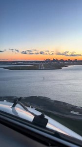 This is how a landing in Boston looks like from the 737 cockpit with gusting croswind up to 30 knots #airplane #boston #cockpit #cockpitview | FLAYER OF THE DANGER