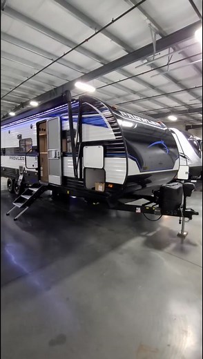 Exploring the 2022 Prowler 303BH Trailer