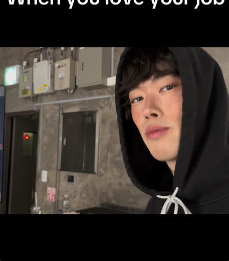 Behind the Scenes: Model on Set