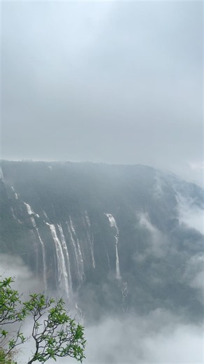 A trip to Meghalaya is a waste if you don't see this Seven Sisters Waterfall 😍