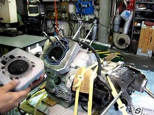 How do you disassemble the engine of the Moto Guzzi V40?