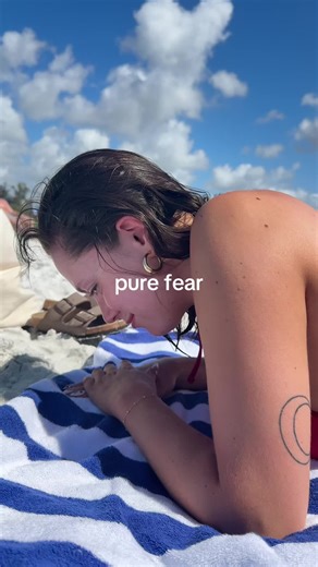 what’s the saying? if a bird poops on you you get skinny and rich?? 💩😃 #beachday #reality #funnyvideo #goodluck #gross