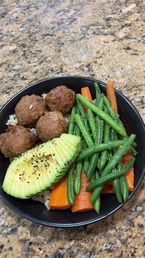 Healthy Dinner: Steamed Carrots, String Beans, and Turkey Meatballs