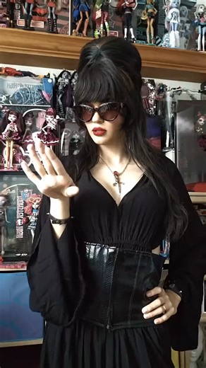 my Elvira cosplay! #elvira #cosplay #monsterhigh #elviracosplay #elviramistressofthedark #fyp #viral