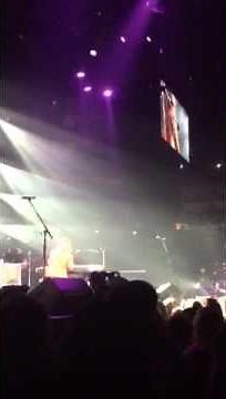 Jessi Colter performs a song for Waylon for 1st time