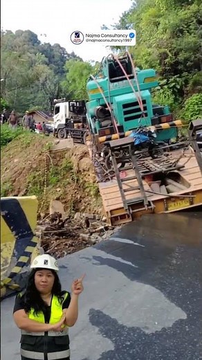 Bridge Collapse During Heavy Machinery Recovery – Was the Bridge Rated for the Load? ⚠️🌉🚛
