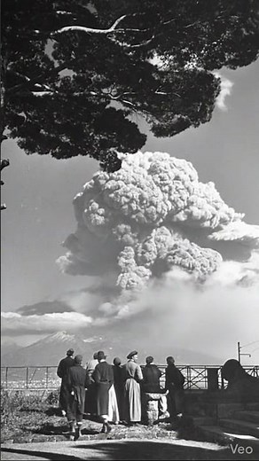 Witnessing History: The 1944 Eruption of Mount Vesuvius 🌋