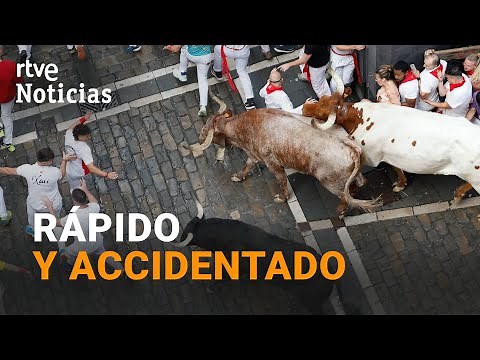 SAN FERMÍN 2025: PRIMER ENCIERRO, con los TOROS DE FUENTE YMBRO en PAMPLONA | RTVE Noticias