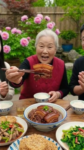 family-style Chinese home meal... braised pork belly $ sheep meat & Crispy taro biscuits Mukbang