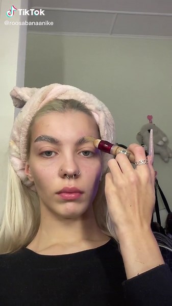 Merry Christmas Makeup Tutorial Inspired by Bride of Chucky